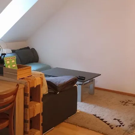 Kleines Ruhiges Dachzimmer *