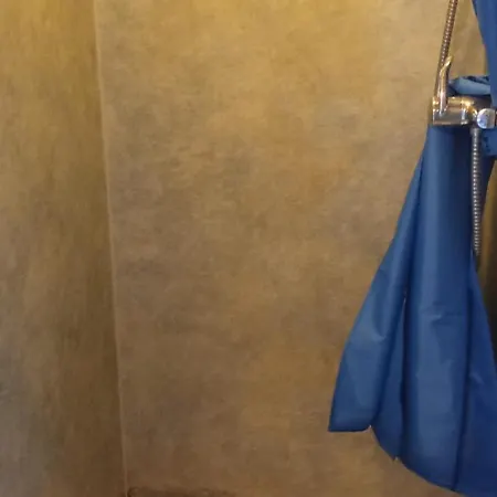 Kleines Ruhiges Dachzimmer Homestay